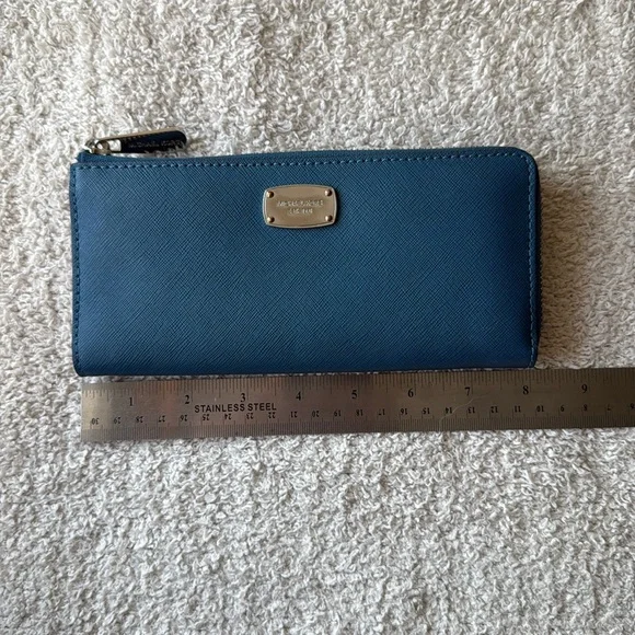 Michael Kors Wallet - Picture 5 of 6